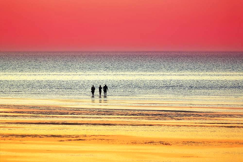 Silhouettes of people on the beach in the water at sunset, North Sea, Lower Saxony, Germany, Europe