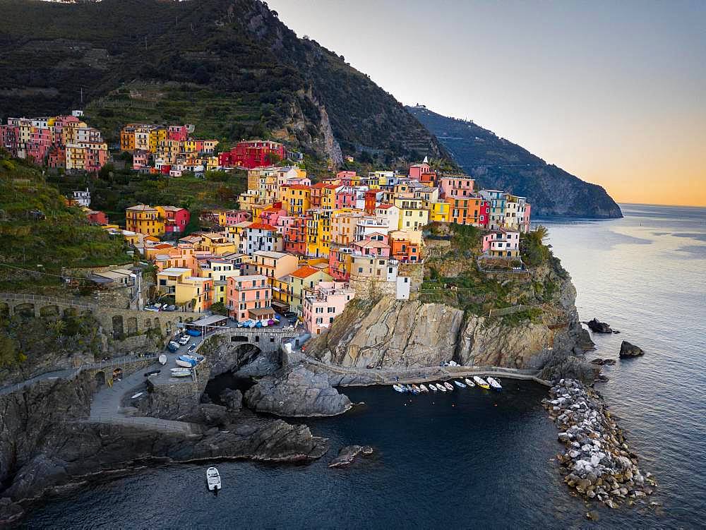 Colorful houses in the coastal town of Manarola, Cinque Terre, province of La Spezia, Italy, Europe