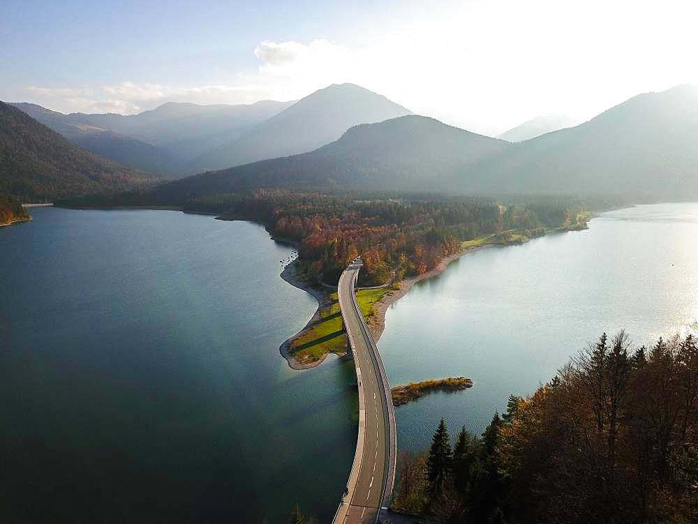 Aerial photo, Sylvenstein lake and Faller Klamm bridge, Sylvenstein reservoir, near Lenggries, Isarwinkel, Upper Bavaria, Bavaria, Germany, Europe