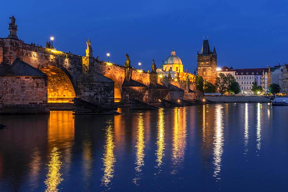 Karluv most, Charles Bridge and Vltava at dusk, in the back dome of the church Kreuzherrenkirche with old town bridge tower, Prague, Bohemia, Czech Republic, Europe