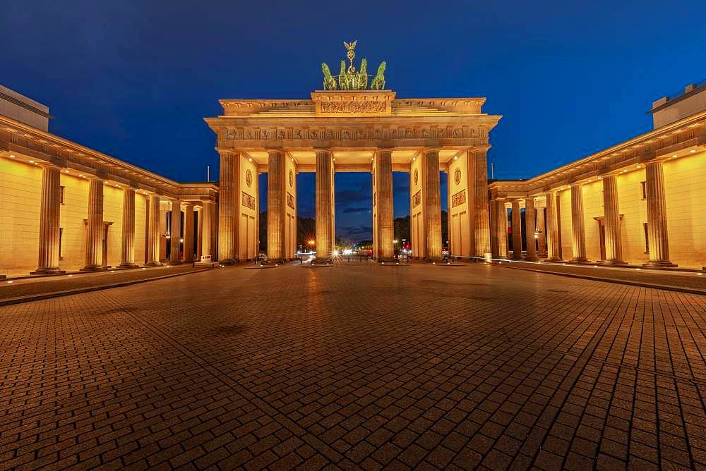 Brandenburg Gate with Quadriga at dusk, Pariser Platz, Berlin, Germany, Europe