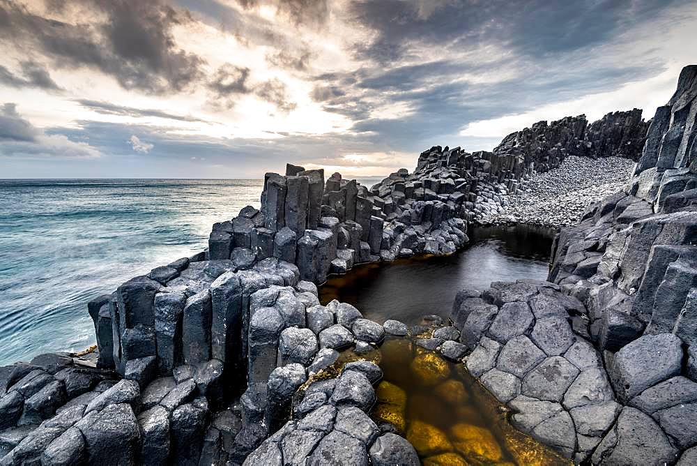 Coastal basalt cliffs, basalt columns, Blackhead, Dunedin, Otago, South Island, New Zealand, Oceania