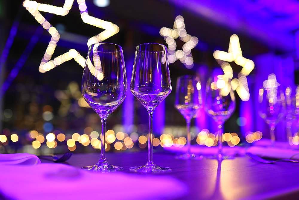 Table set for a Christmas party with wine glasses and Christmas decorations, Cologne, North Rhine-Westphalia, Germany, Europe