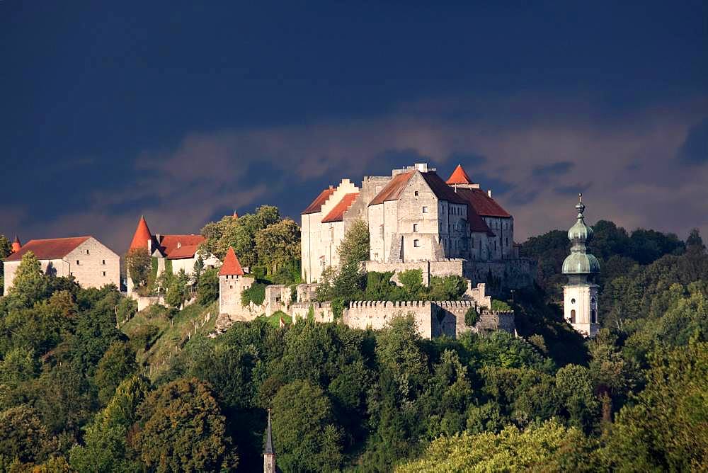 Burghausen castle against a thunderstorm sky, Burghausen, Upper Bavaria, Bavaria, Germany, Europe