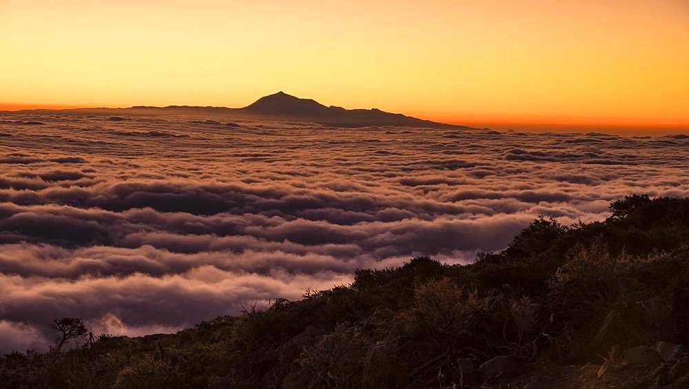 Sunrise, view from La Palma to the neighbouring island Tenerife with the Teide, Canary Islands, Canary Islands, Spain, Europe