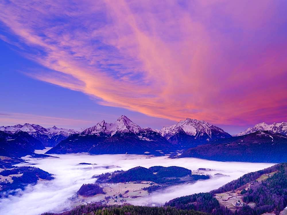 Fog in the valley basin of Berchtesgaden, behind the Steinerne Meer, Watzmann, Hochkalter and Reiteralpe, dawn, winter landscape, Berchtesgaden, Schoenau am Koenigssee, Berchtesgadener Land, Upper Bavaria, Bavaria, Germany, Europe