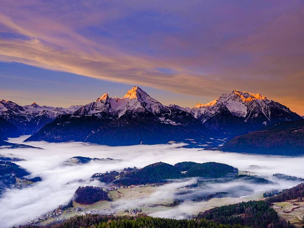 Sunrise at the peaks of the Steinernes Meer, Watzmann and Hochkalter, fog in the valley basin of Berchtesgaden, winter landscape, Berchtesgaden, Schoenau am Koenigssee, Berchtesgadener Land, Upper Bavaria, Bavaria, Germany, Europe