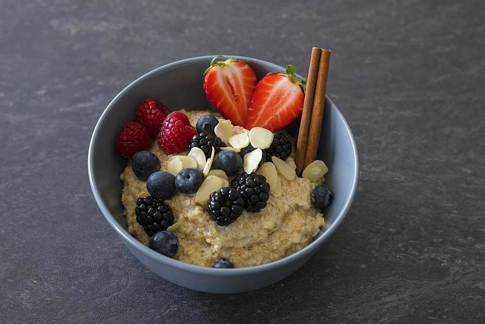 Porridge or porridge in bowl with fruits, healthy breakfast, Germany, Europe