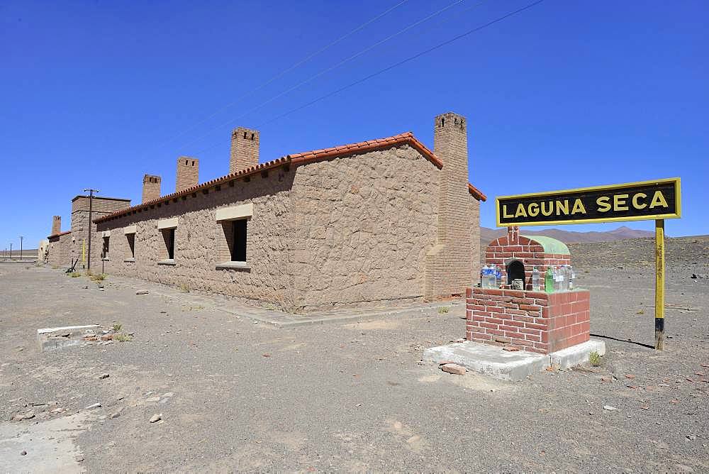 Old station building of Laguna Seca, Ruta 27, Puna, Salta Province, Argentina, South America