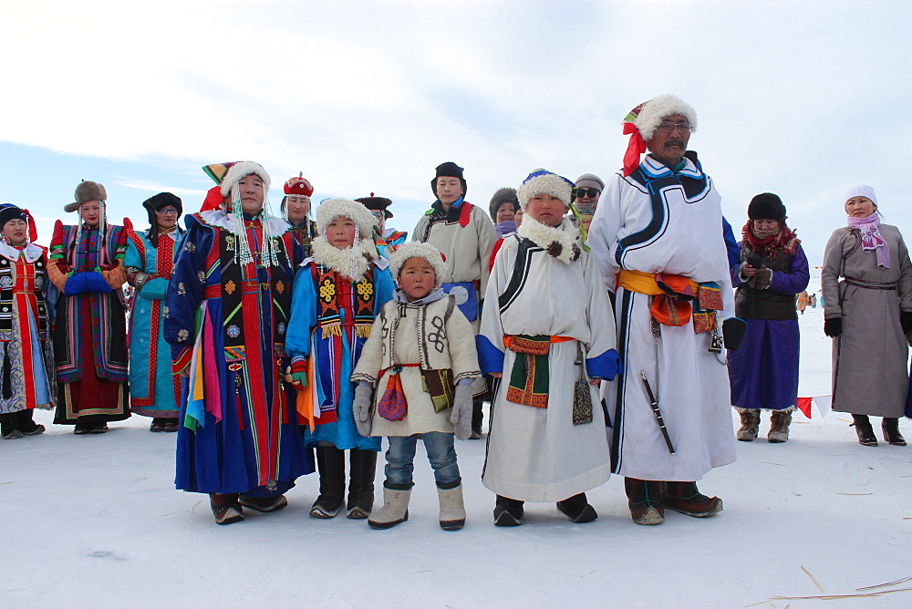 Family in traditional clothing in winter, Dornod-Aimag, Mongolia, Asia