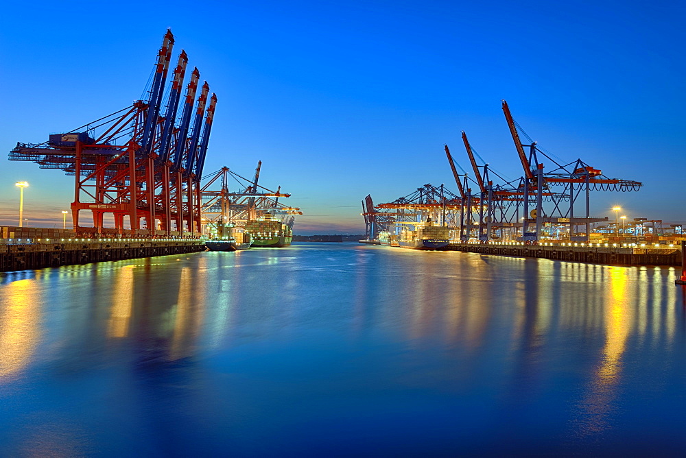 Burchardkai, harbour, illuminated, evening mood, Hamburg, Germany, Europe