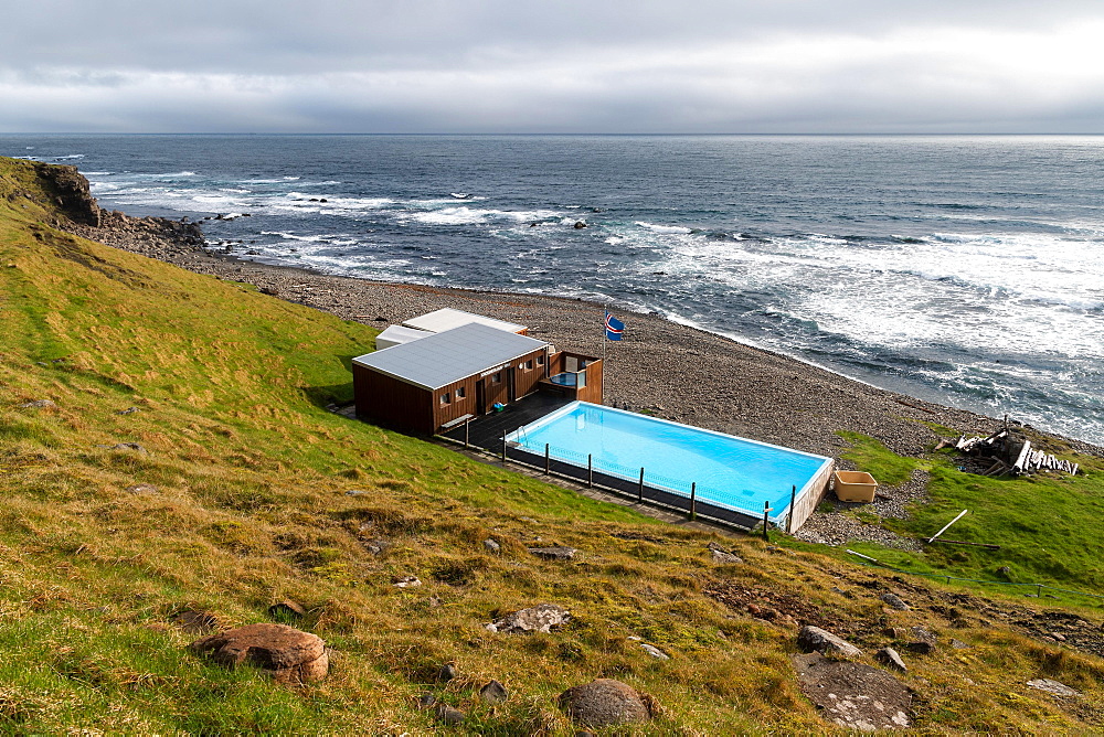 Krossneslaug, outdoor pool with hot spring by the sea, Krossnes, Arnes, Strandir, Westfjords, Iceland, Europe