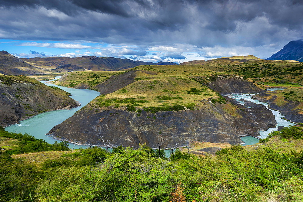 River bend on the Rio Paine river, Torres del Paine National Park, Patagonia, Region de Magallanes y de la Antartica Chilena, Chile, South America