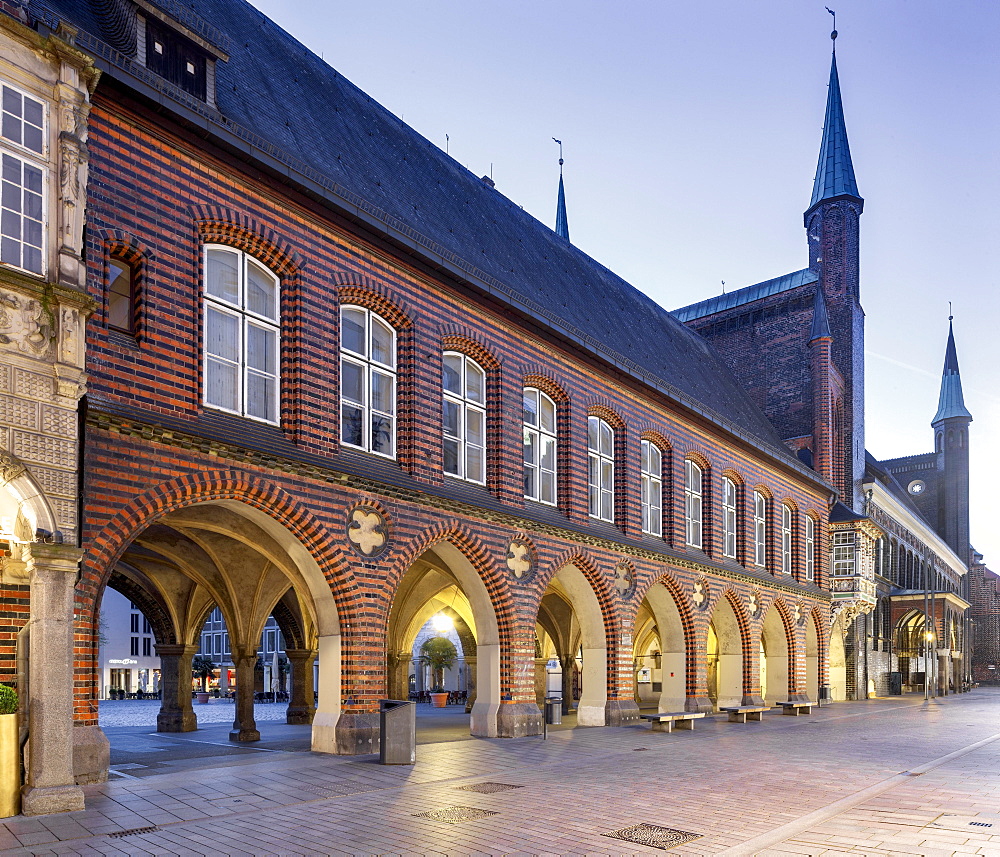 Historic Town Hall, Long House with arcade between Markt and Breite Strasse, Blue Hour, Luebeck, Schleswig-Holstein, Germany, Europe