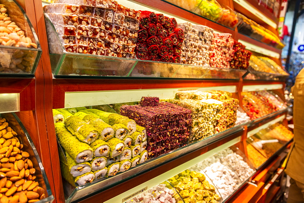 Turkish Delight, Turkish sweets, specialties at a market stand, Grand Bazaar, Kapali Carsi, Istanbul, Turkey, Asia