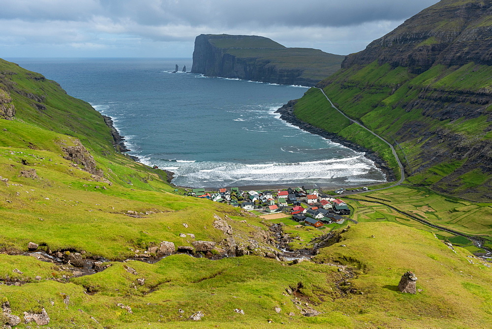 Overlooking Tjornuvik or Tjornuvik, Streymoy, behind spiers Risin og Kellingin in front of cliff Eioiskollur, Faroe Islands, Foroyar, Denmark, Europe