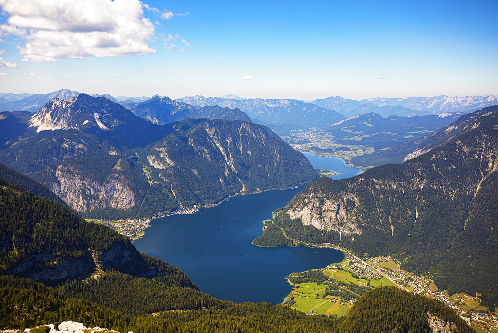 View from the Krippenstein to the Hallstaettersee Obertraun and Hallstatt, Salzkammergut, Upper Austria, Austria, Europe