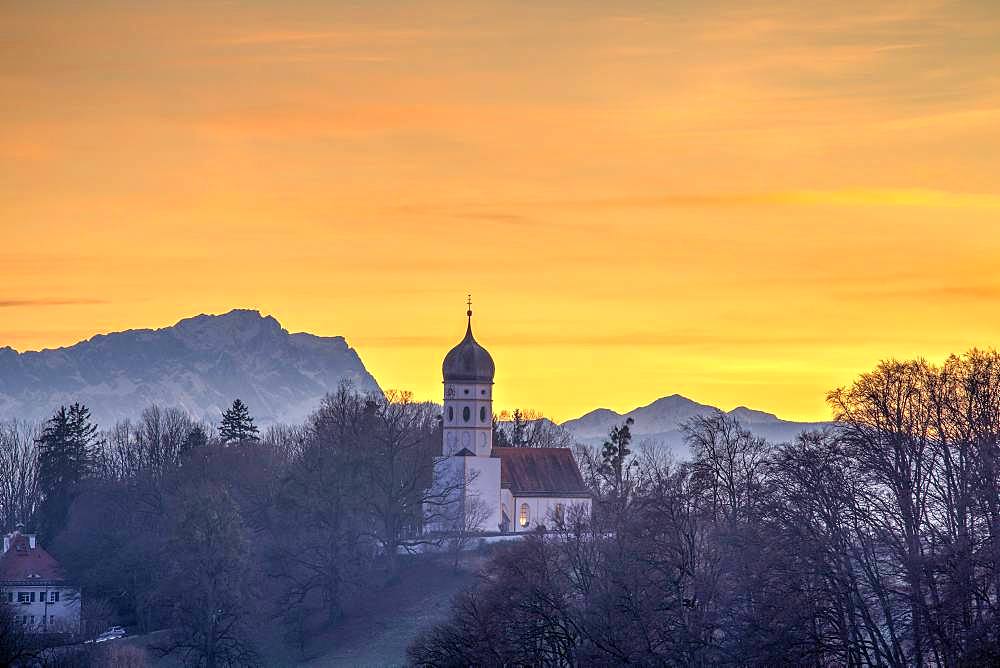 Church St. Johann Baptist at sunset, in the back Zugspitze, Holzhausen, Starnberger See, Bavaria, Germany, Europe