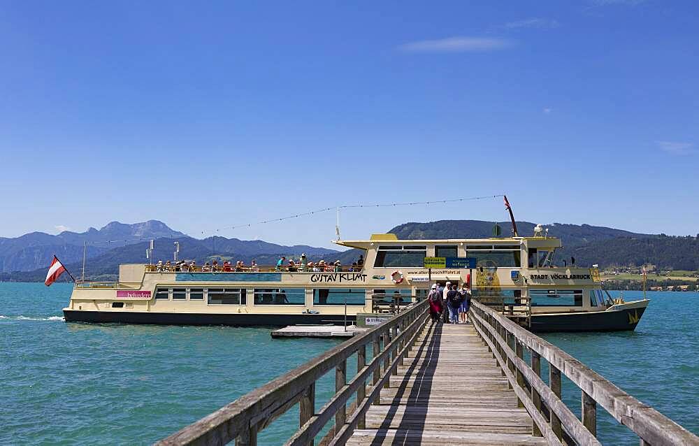 Landing stage with liner, Weyregg am Attersee, Salzkammergut, Upper Austria, Austria, Europe