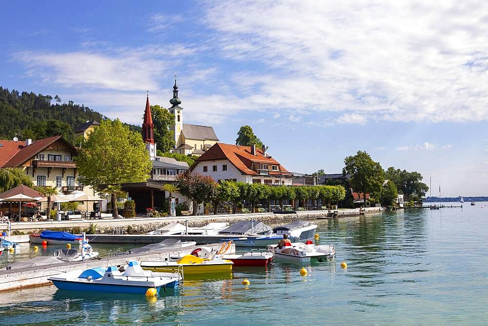 Lake promenade in Attersee am Attersee, Salzkammergut, Upper Austria, Austria, Europe