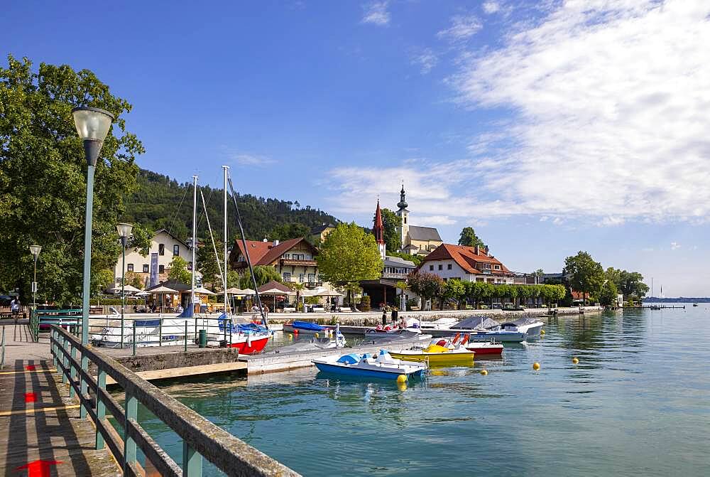 Lake promenade in Attersee am Attersee, Salzkammergut, Upper Austria, Austria, Europe