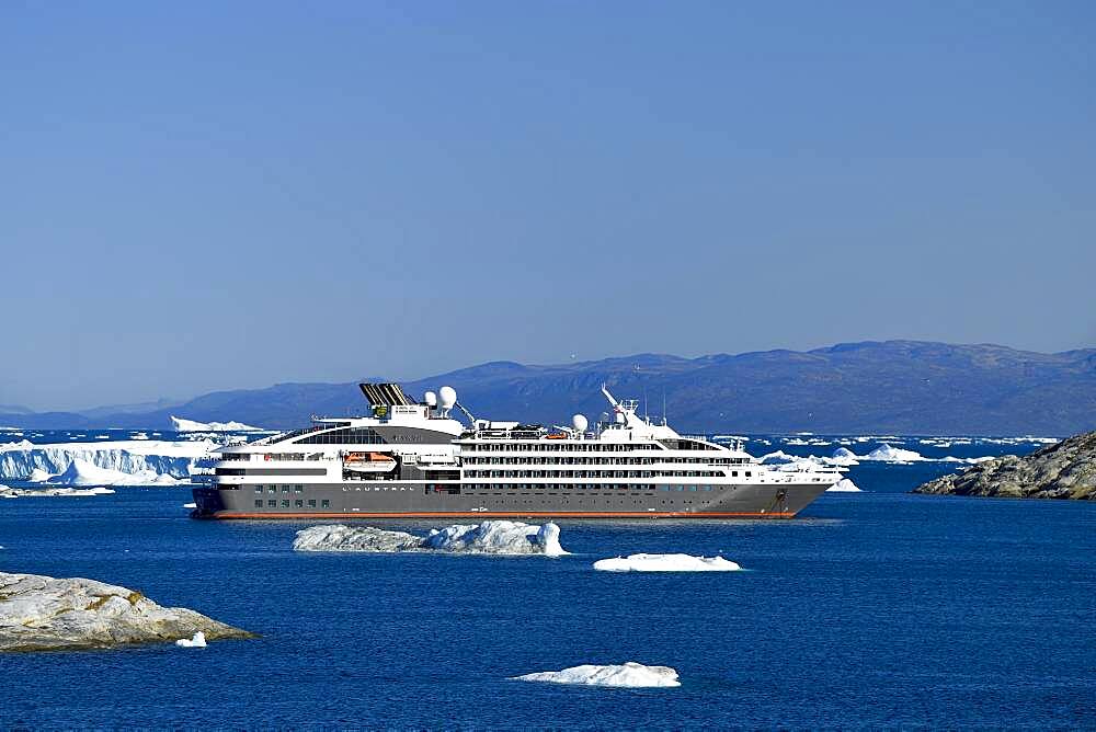 Cruise ship Ponant in Disko Bay, Ilulissat, West Greenland, Greenland, North America