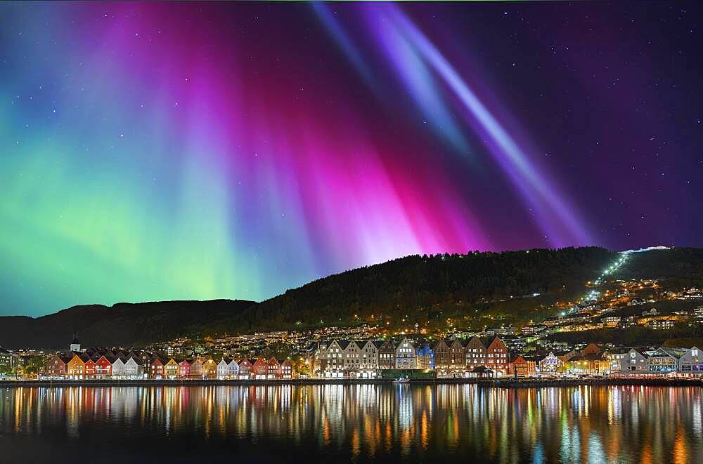 B Bryggen Northern LightsBergen City Norway