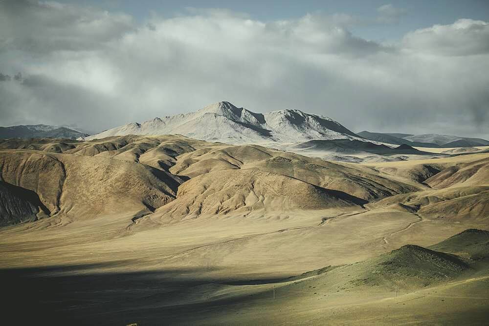 Landscape of Kisil Czar, the Red Mountains, Olgii, Mongolia, Asia