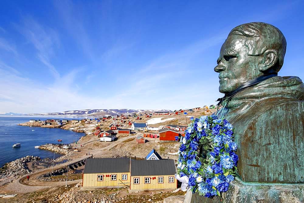 Ittoqqortoormiit, Scorebysund, statue of Ejnar Mikkelsen, east coast of Greenland, Denmark, Europe