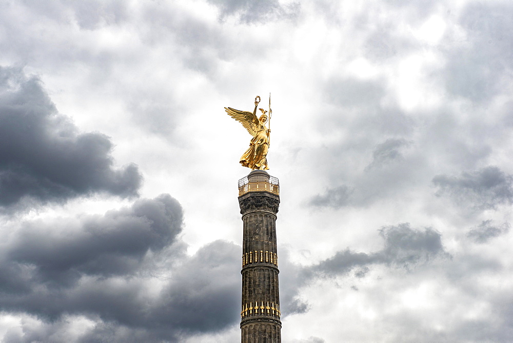 Goldelse, statue of St. Victoria on the Victory Column, Grosser Stern, Tiergarten, Berlin, Germany, Europe