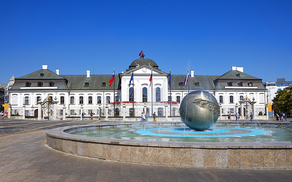 Hodzovo namestie fountain, Grassalkovich Palace, Residence Palace, Presidential Palace, Bratislava, Slovakia, Europe