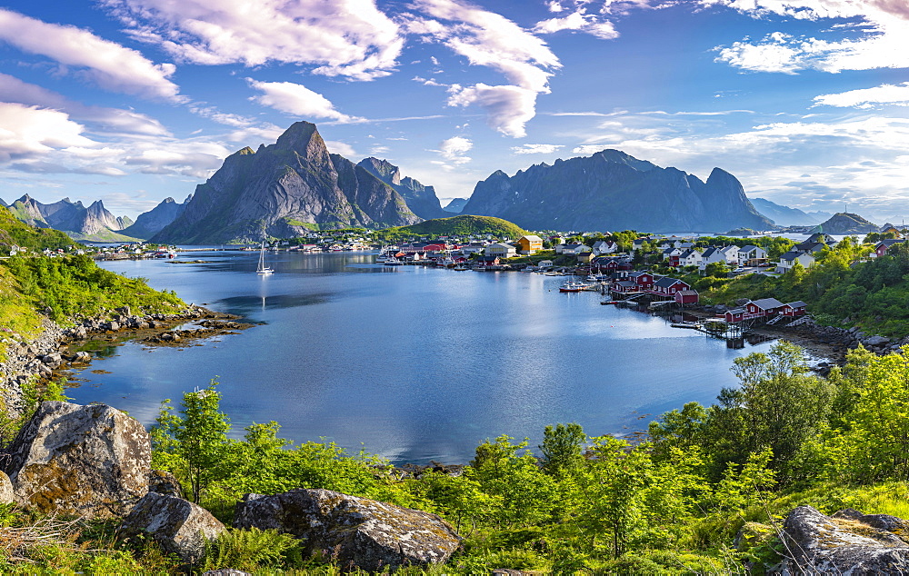 Reine, Reinefjord with mountains, Moskenes, Moskenesoey, Lofoten, Norway, Europe