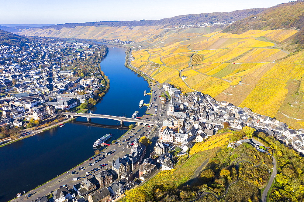 Aerial view, Bernkastel-Kues, Moselle, Rhineland-Palatinate, Germany, Europe