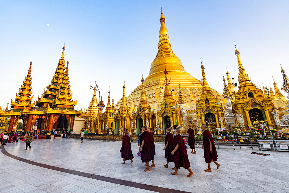 Shwedagon pagoda, Yangon, Myanmar, Asia