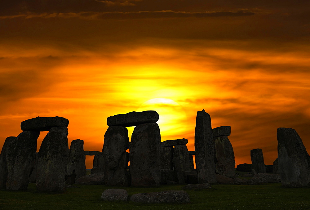 Silhouette of Stonehenge against evening sky with setting sun, Salisbury, England, Great Britain