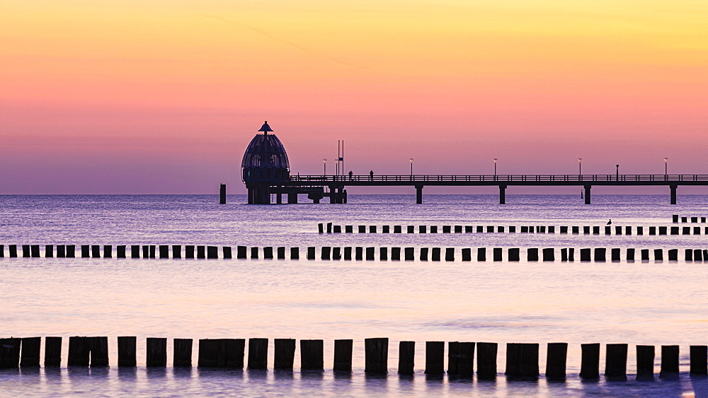 Groyne and diving bell with pier at the beach of Zingst at sunrise, Zingst, peninsula Zingst, Darss, Fischland, Baltic Sea, Mecklenburg-Western Pomerania, East Germany