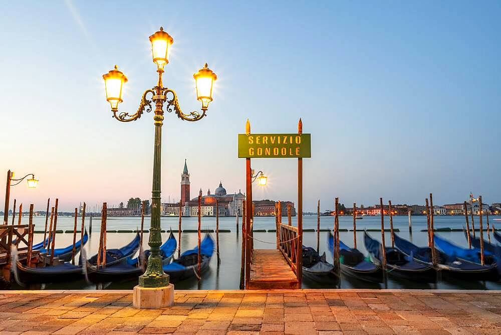 Boat landing stage, Servicio Gondole, jetty with Venetian gondolas, in the back church San Giorgio Maggiore, long exposure, dawn, Venice, Veneto, Italy, Europe