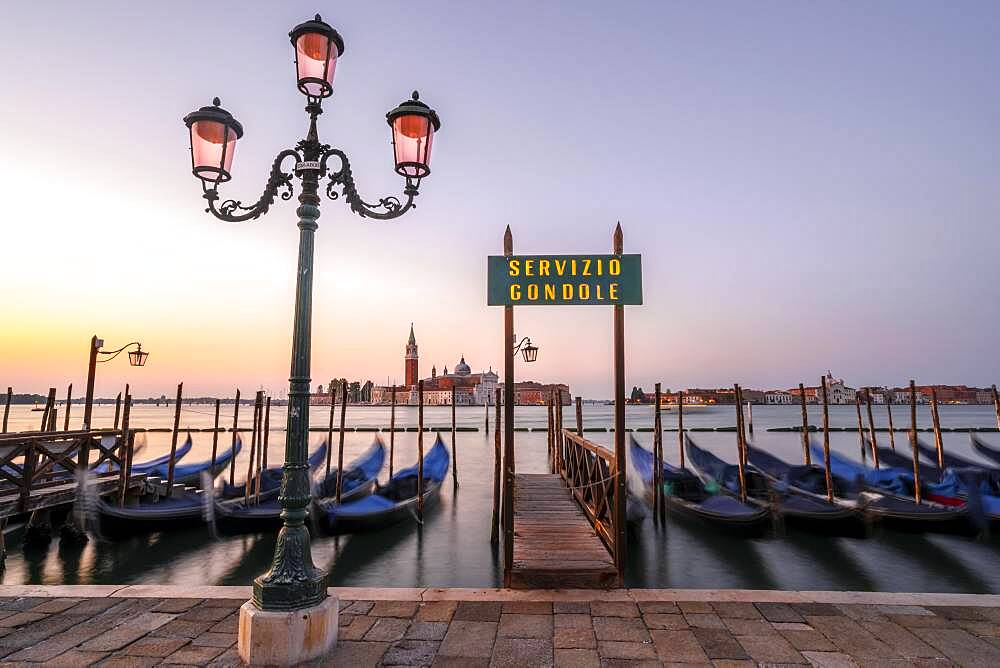 Boat landing stage, Servicio Gondole, jetty with Venetian gondolas, in the back church San Giorgio Maggiore, long exposure, dawn, Venice, Veneto, Italy, Europe