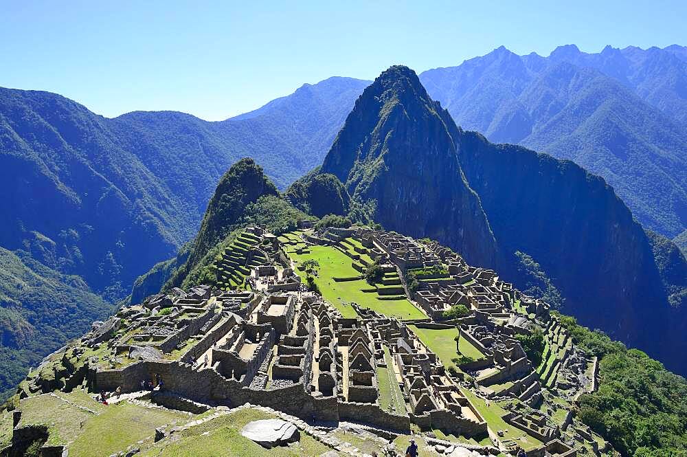 Inca ruined city with Mount Huayna Picchu, Machu Picchu, Urubamba Province, Peru, South America