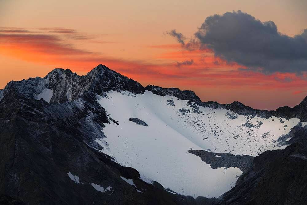 Sunrise over Oetztal mountains, Soelden, Oetztal, Tyrol, Austria, Europe