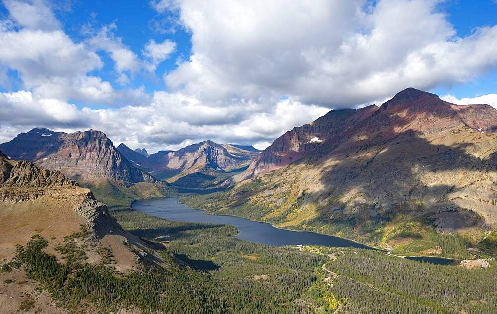 View of Two Medicine Lake, mountain peaks Rising Wolf Mountain and Sinopah Mountain, hiking trail to Scenic Point, Glacier National Park, Montana, USA, North America