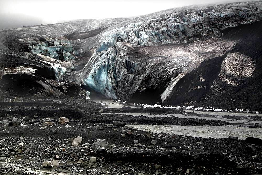 Glacier edge, glacier, glacier river, lava desert Krepputunga, Oeskjuleio, Kverkfjoell, Vatnajoekull glacier, highlands, central Iceland, Iceland, Europe