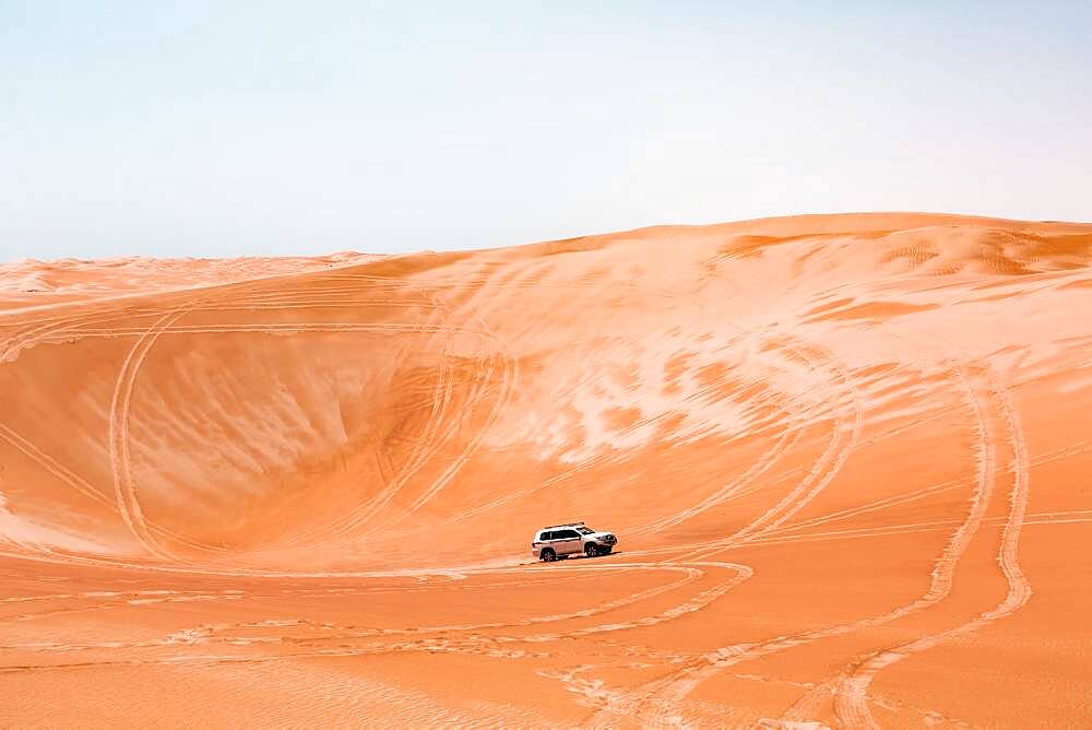 SUV in the desert, Wahiba Sands, Sultanate Of Oman