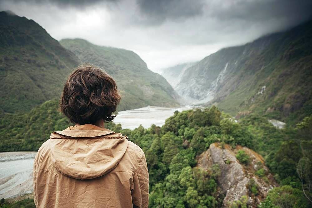 Guy at Lookout, Ka Roimata o Hine Hukatere, Franz Josef Glacier, Westland Tai Poutini National Park, South Island, New Zealand, Oceania