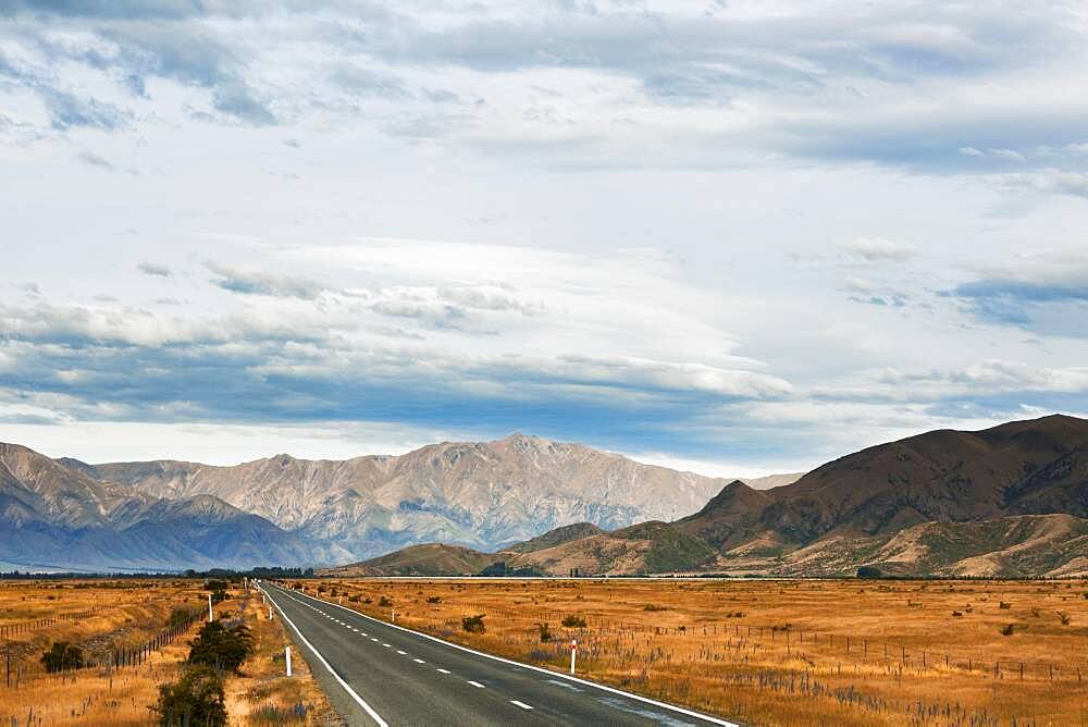 Highway, Omarama, Waitaki District, Canterbury, South Island, New Zealand, Oceania