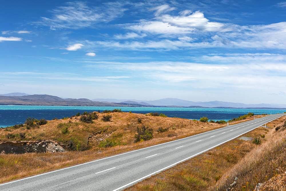 Highway, Lake Pukaki, Mount Cook, Canterbury region, Mackenzie District, South Island, New Zealand, Oceania