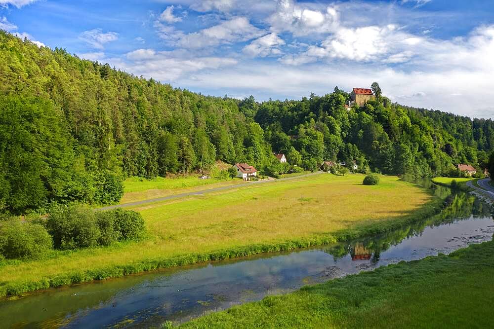 Castle Rabeneck, former high medieval noble castle at the valley of the Wiesent, near Oberrailsfeld, district of Waischenfeld, Franconian Switzerland, nature park Park Franconian Switzerland-Veldenstein Forest, Upper Franconia, Bavaria, Germany, Europe