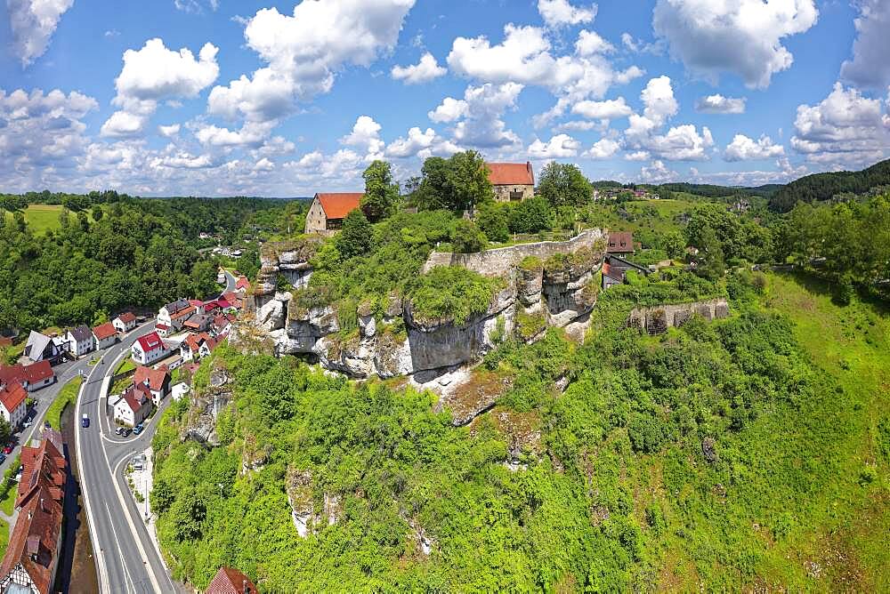 Pottenstein Castle with castle museum, hilltop castle, Spornburg, geotope, left B470, Franconian Switzerland-Veldenstein Forest nature park Park, Upper Franconia, Franconia, Bavaria, Germany, Europe