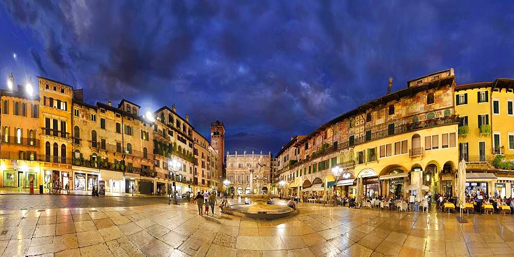 City square Piazza delle Erbe and former Roman Forum with fountain Fontana Madonna Verona in the evening, Piazza Erbe, Verona, Veneto, Italy, Europe