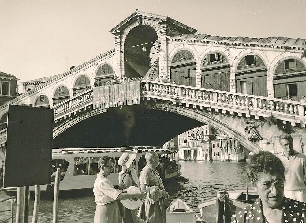 Ponte di Rialto, Rialto Bridge, Venezia, Venice, historical photo from 1960, Italy, Europe